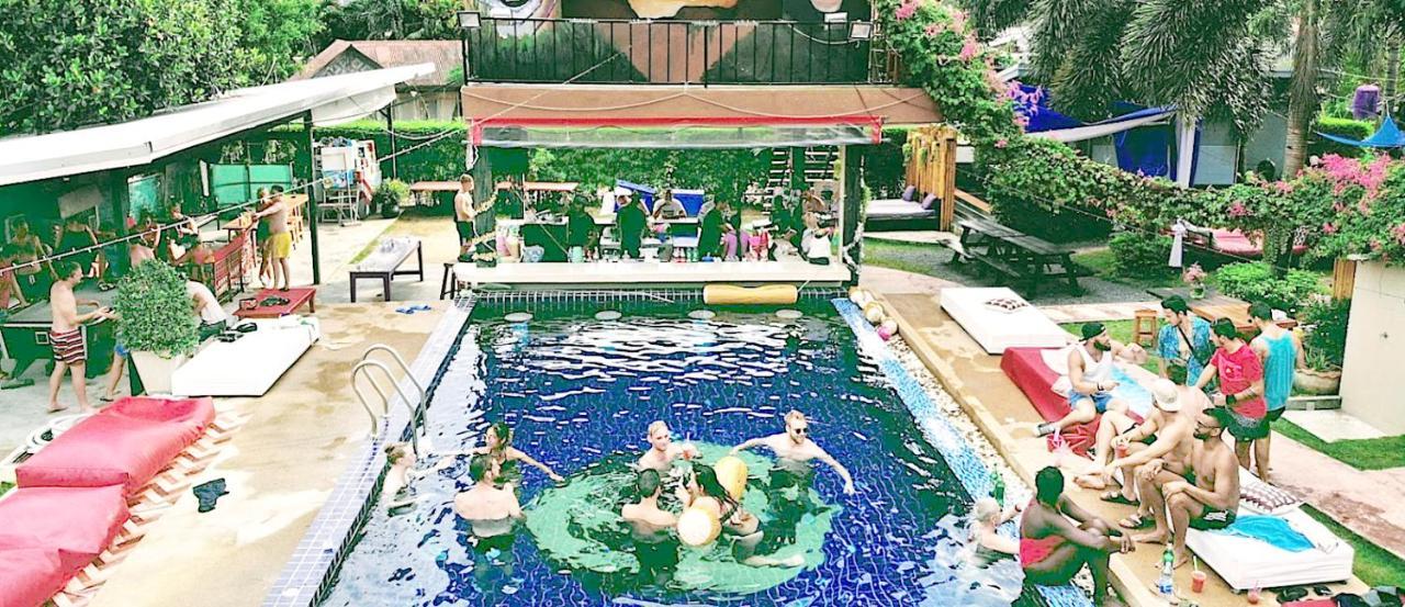 Wet! A Pool Party Hostel By Wild & Wandering Haad Rin Ngoại thất bức ảnh