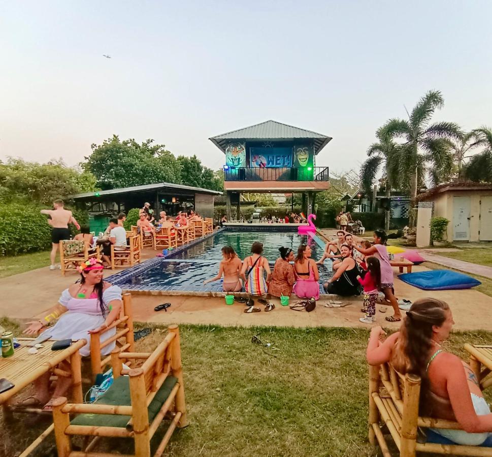 Wet! A Pool Party Hostel By Wild & Wandering Haad Rin Ngoại thất bức ảnh