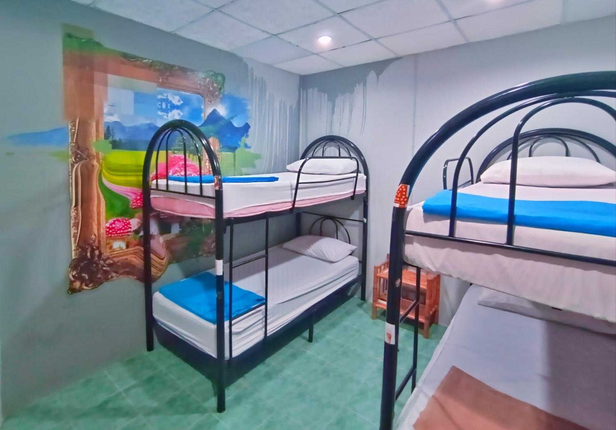 Wet! A Pool Party Hostel By Wild & Wandering Haad Rin Phòng bức ảnh