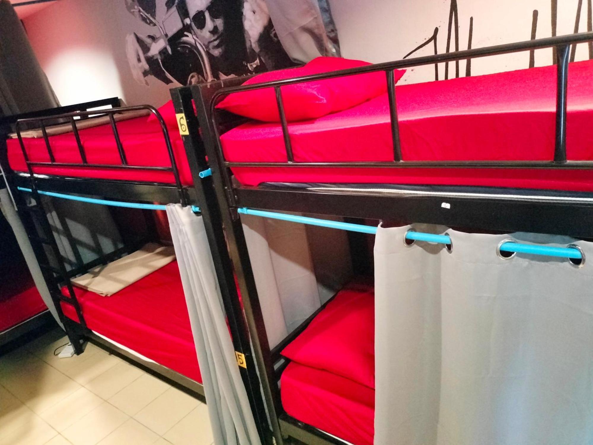 Wet! A Pool Party Hostel By Wild & Wandering Haad Rin Ngoại thất bức ảnh
