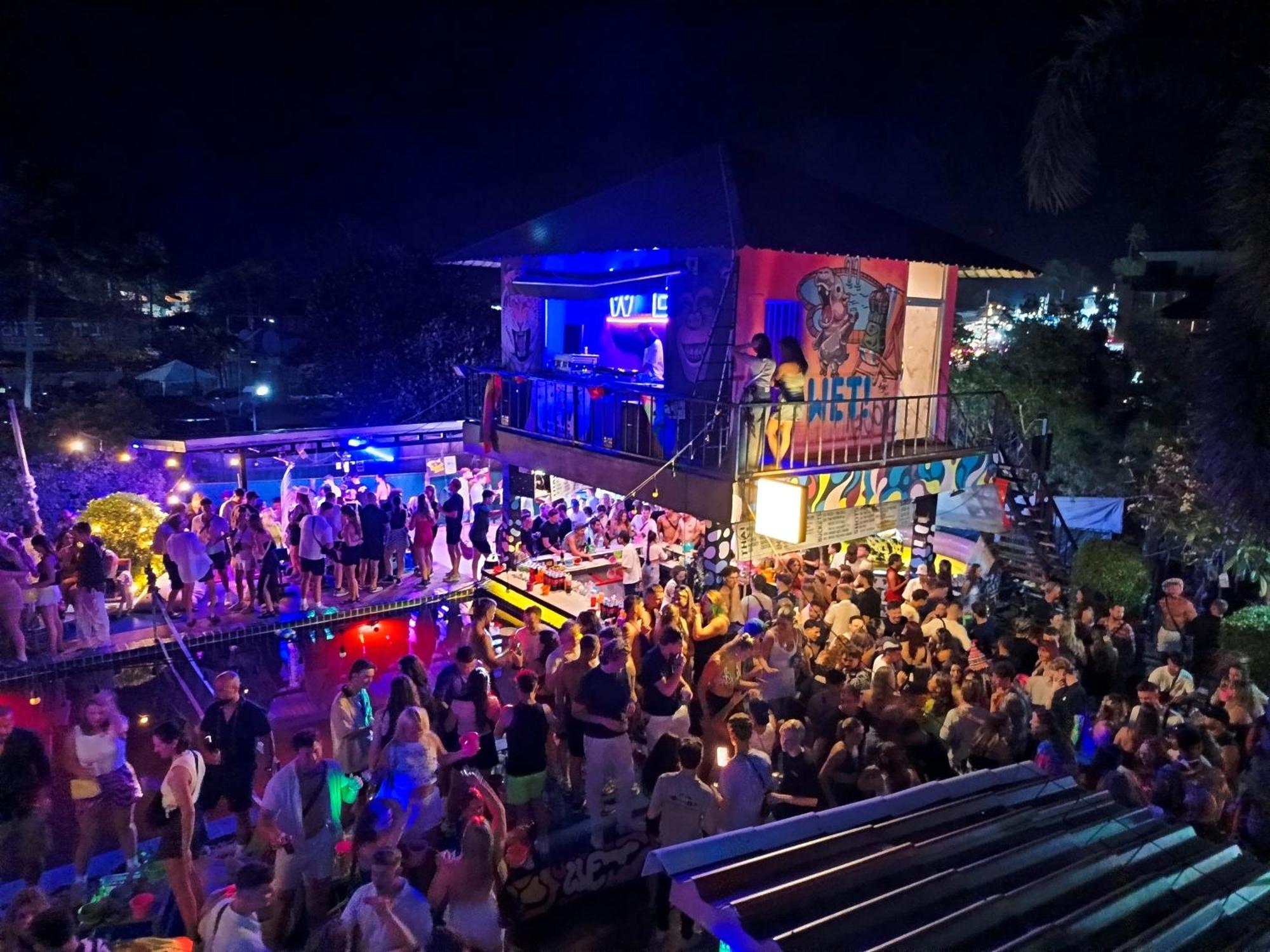 Wet! A Pool Party Hostel By Wild & Wandering Haad Rin Ngoại thất bức ảnh